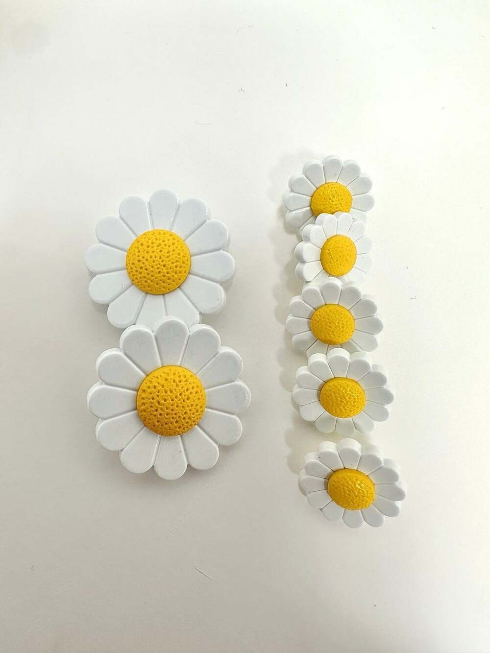 BUTTONS Set of 6 Daisy White & Yellow decorative floral accents - sewing & craft
